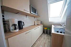 Kühlschrank, Mikrowelle, Ofen, Wasserkocher