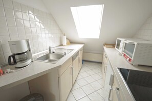 Kühlschrank, Mikrowelle, Ofen, Geschirrspüler