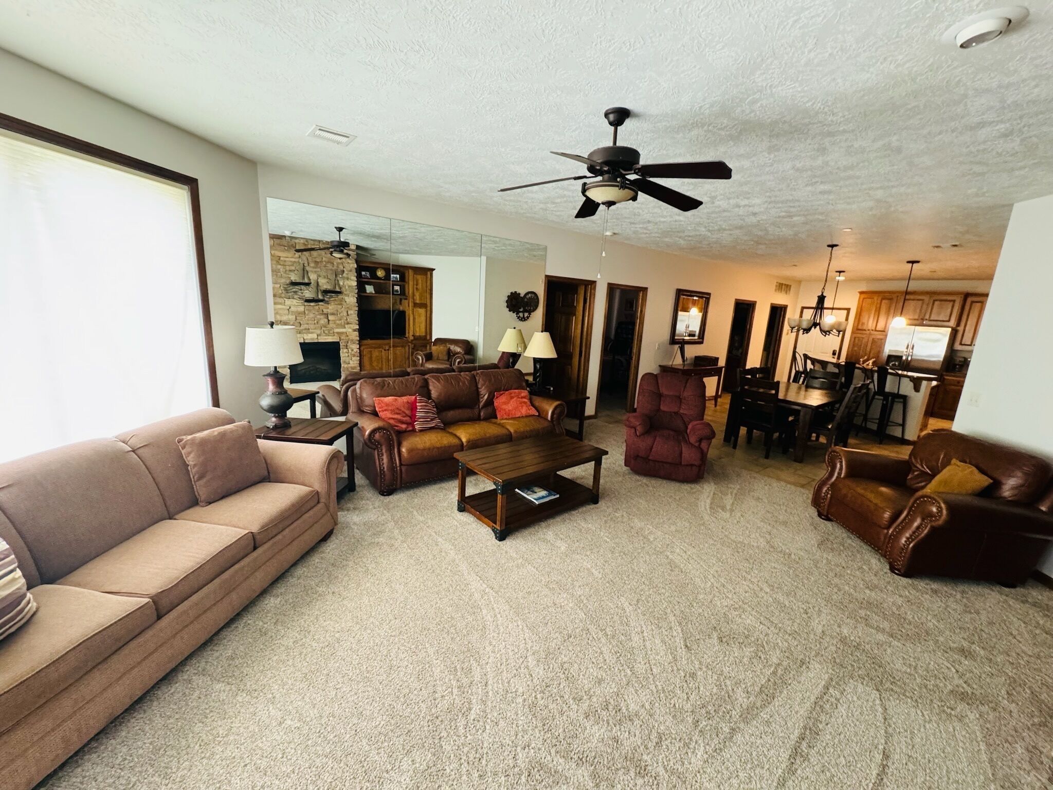 Smart-tv en een open haard