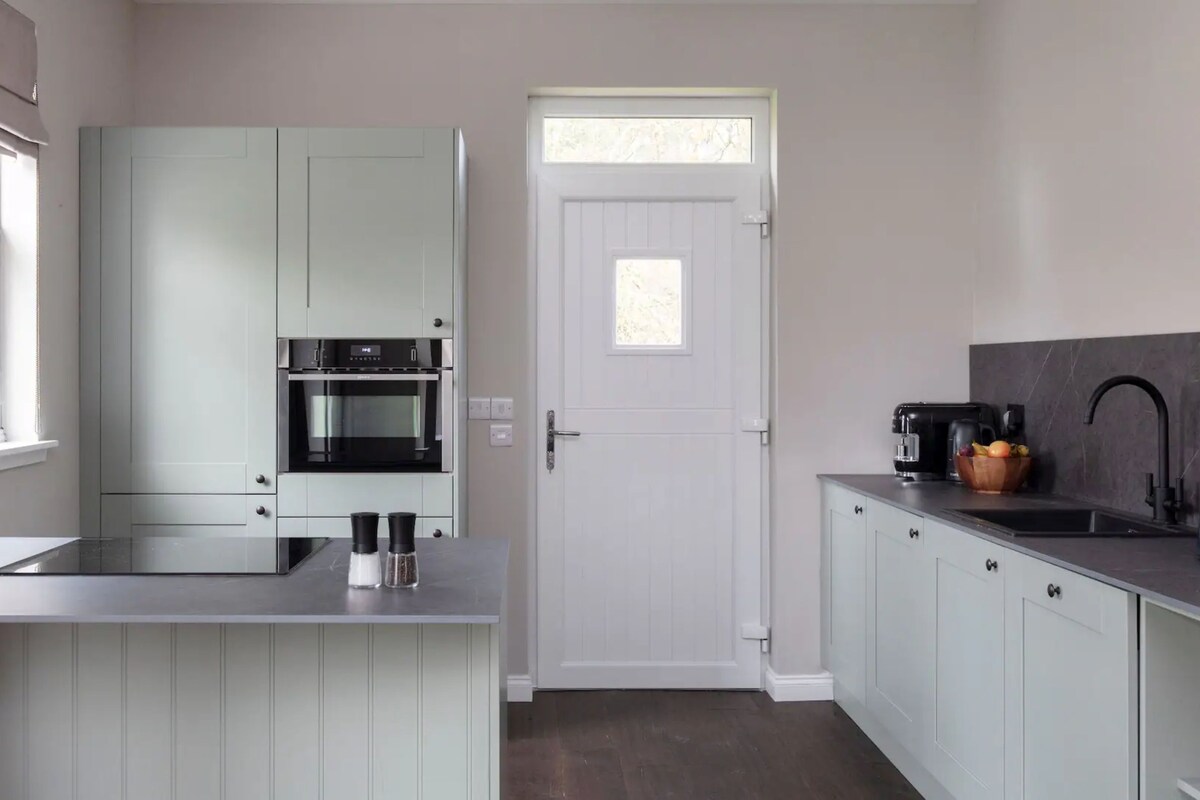Private kitchen | Espresso maker, coffee/tea maker, electric kettle