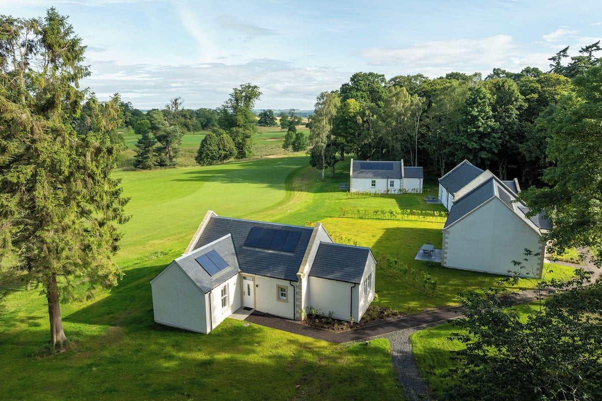 Cottage, 2 Bedrooms (Golf) | Premium bedding, in-room safe, individually decorated