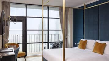 Premium bedding, in-room safe, individually decorated