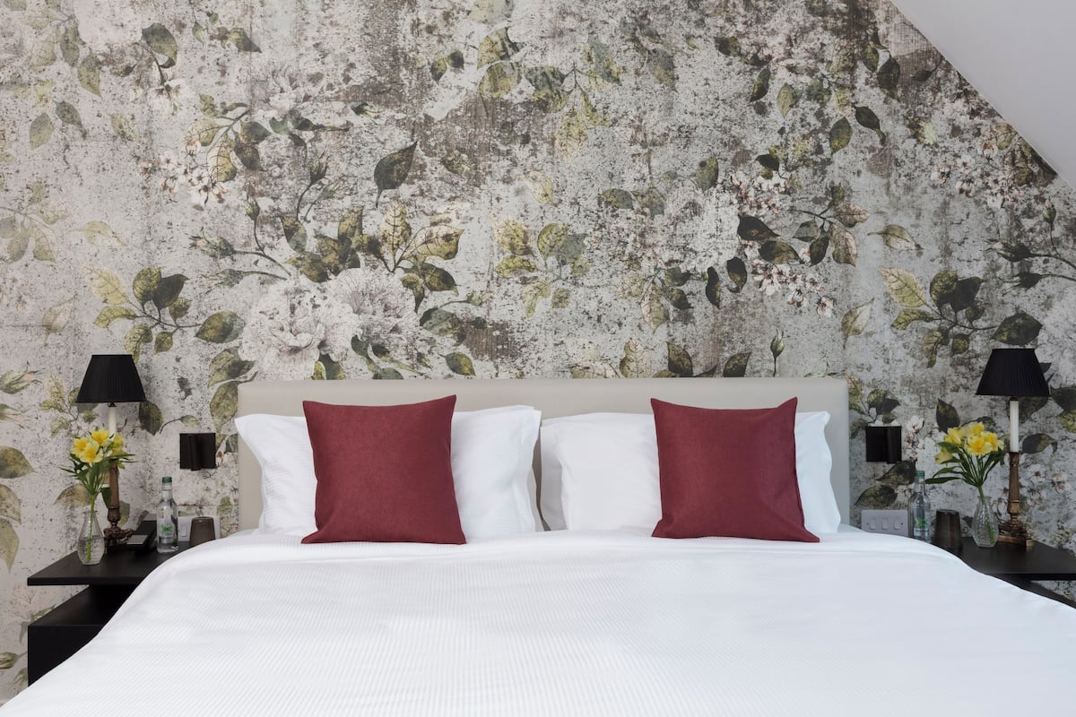 Cottage (Chef's) | Premium bedding, in-room safe, individually decorated