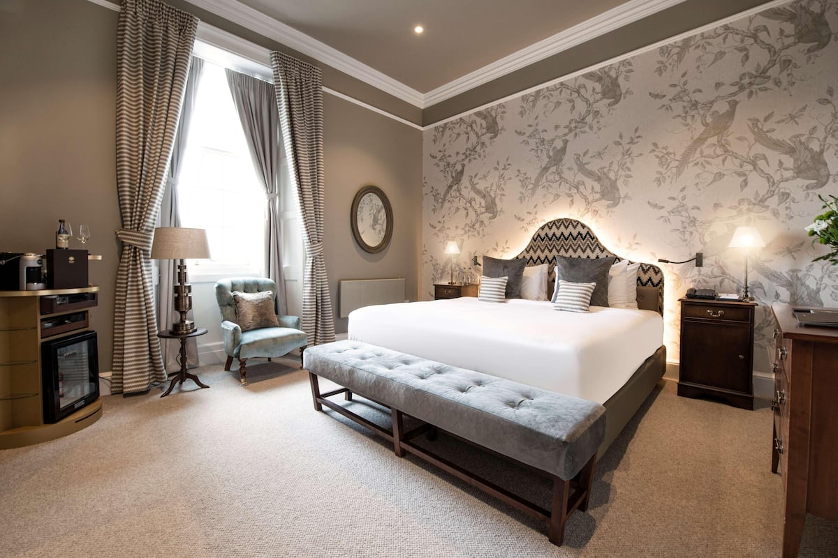 Premium bedding, in-room safe, iron/ironing board, WiFi (free)