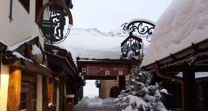 BELLE PLAGNE, cosy 2 pces, skis aux pieds / ménage et parking couvert inclus !!!