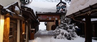 BELLE PLAGNE, cosy 2 rooms, skis on / cleaning and covered parking included !!!