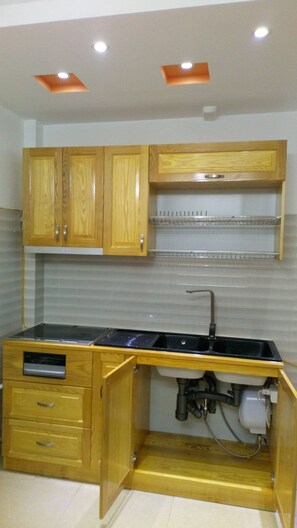 Fridge, microwave, stovetop, electric kettle