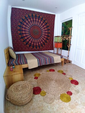 2 habitaciones, tabla de planchar con plancha, wifi y ropa de cama 