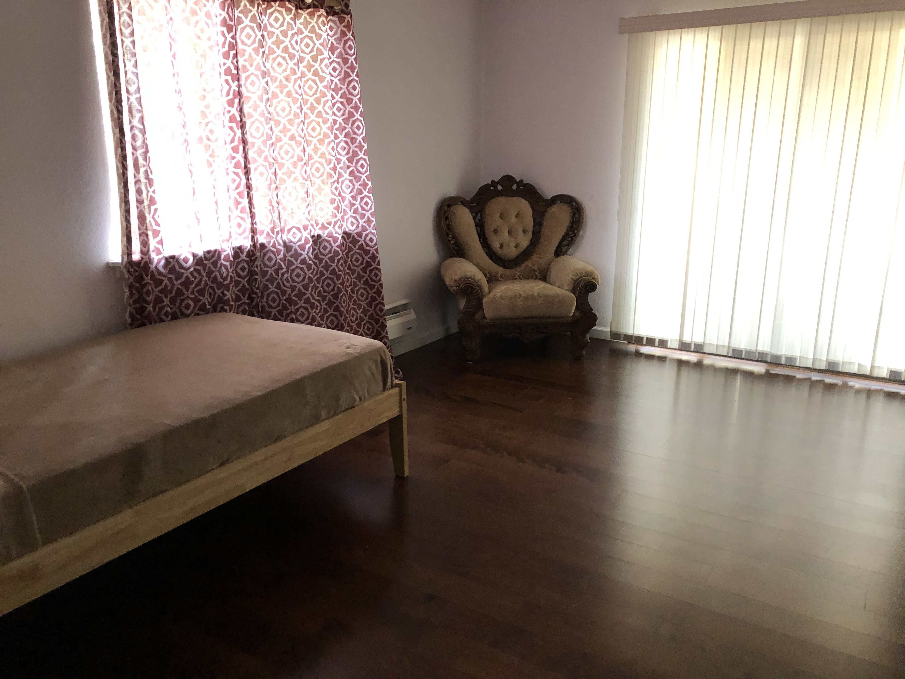 Enjoyable Family Home with the N. Fork River running through it. Book It!