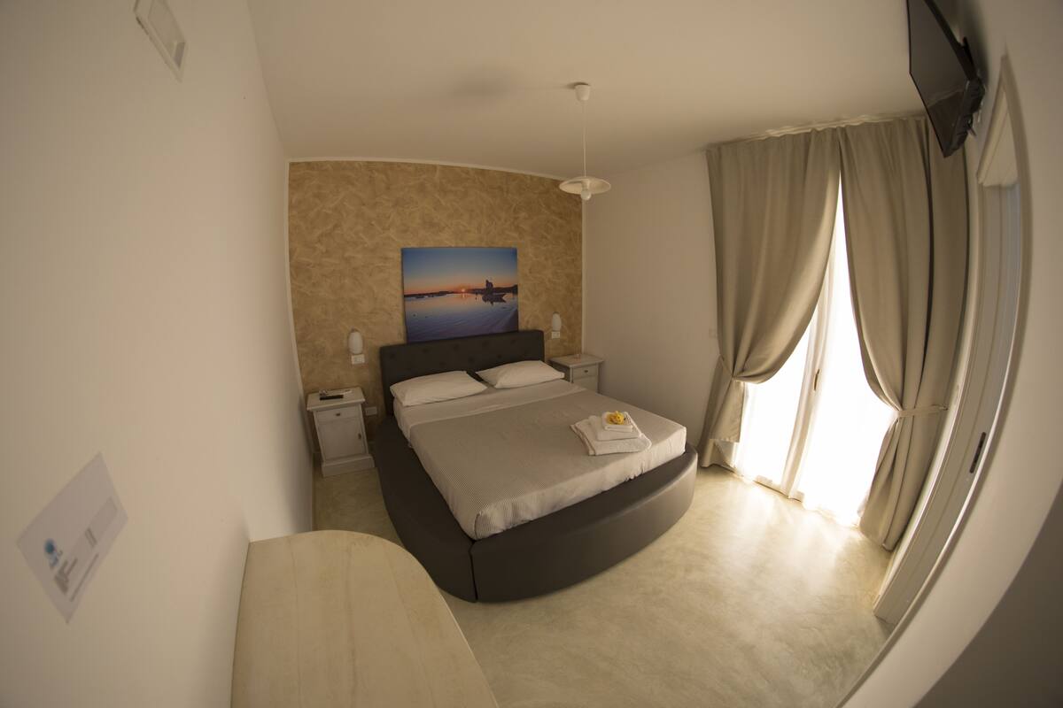 Hypo-allergenic bedding, minibar, in-room safe, individually decorated