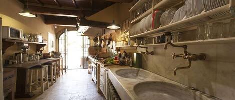 Réfrigérateur, four, plaque de cuisson, lave-vaisselle