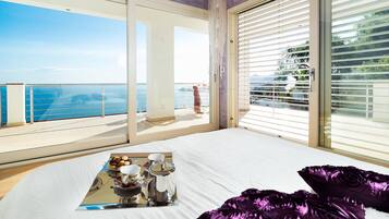 Villa, 4 Bedrooms | 4 bilik tidur, peti besi dalam bilik, seterika/papan seterika