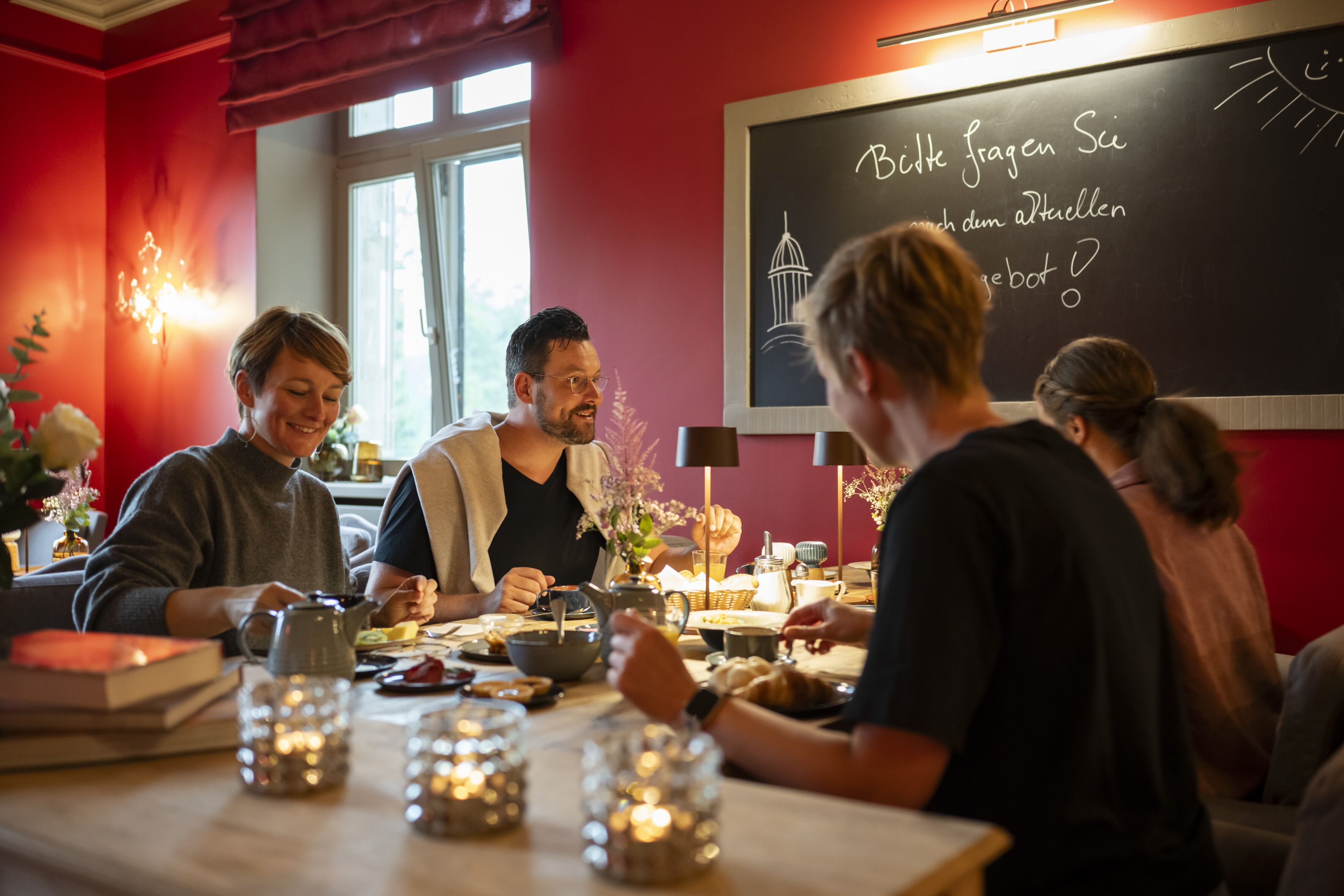 Tägliches Frühstücksbuffet gegen Gebühr