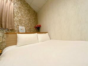 Habitación Elite doble, 1 cama doble, no fumadores | Escritorio, cortinas opacas, wifi gratis y ropa de cama