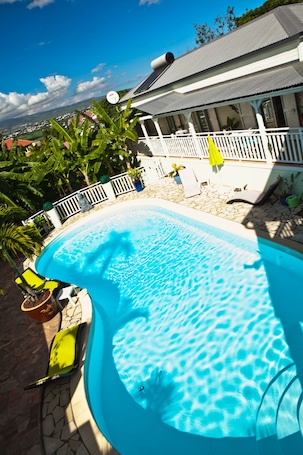 Outdoor pool, pool umbrellas, sun loungers