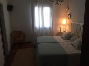 Twin Room, Private Bathroom | Iron/ironing board, free WiFi, bed sheets
