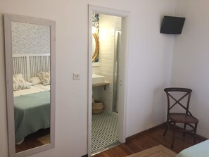 Twin Room, Private Bathroom | Iron/ironing board, free WiFi, bed sheets