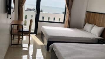 Minibar, bàn, màn/rèm cản sáng, phòng cách âm