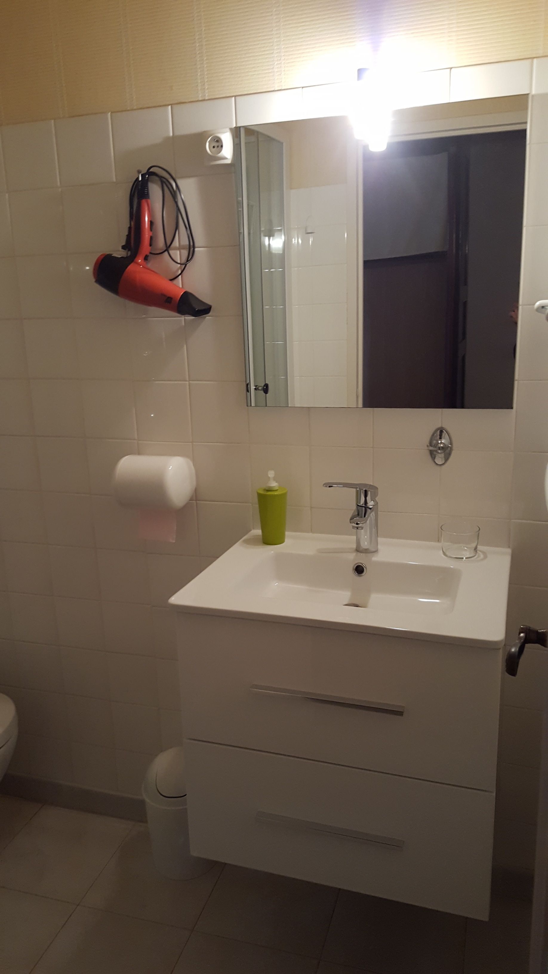 Wastafel kamar mandi