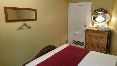 Chambre n ° 3 au Historic Port Albert Inn dans le magnifique Port Albert, Ontario