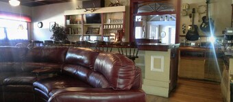 Port Albert Inn. Dans la belle ville de Port Albert, en Ontario