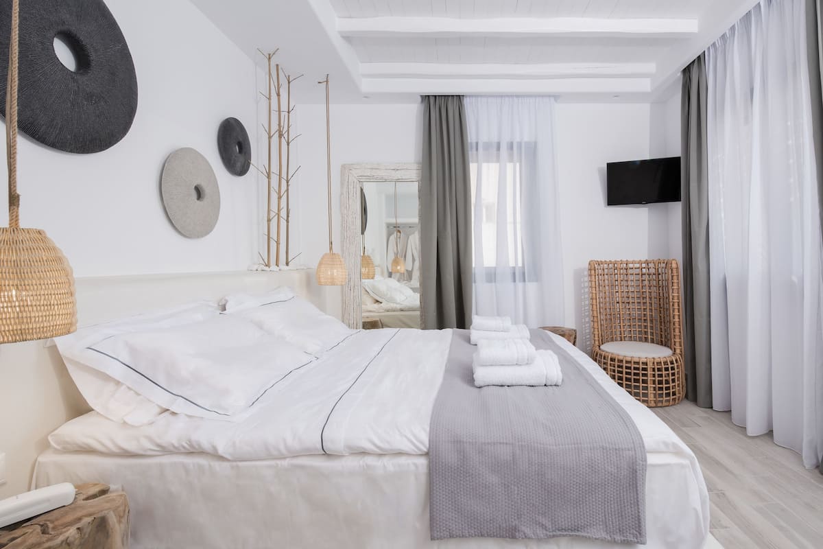 Standard Room, Partial Sea View | 1 bedroom, premium bedding, in-room safe, soundproofing