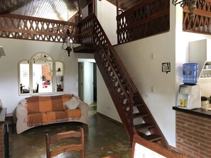 TV, lareira, videogames, pebolim