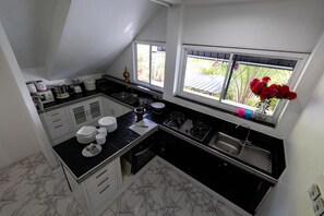 Fridge, microwave, oven, stovetop - Private Pool Villa for your family and friends / Private Chef available (Tambon Chalong)