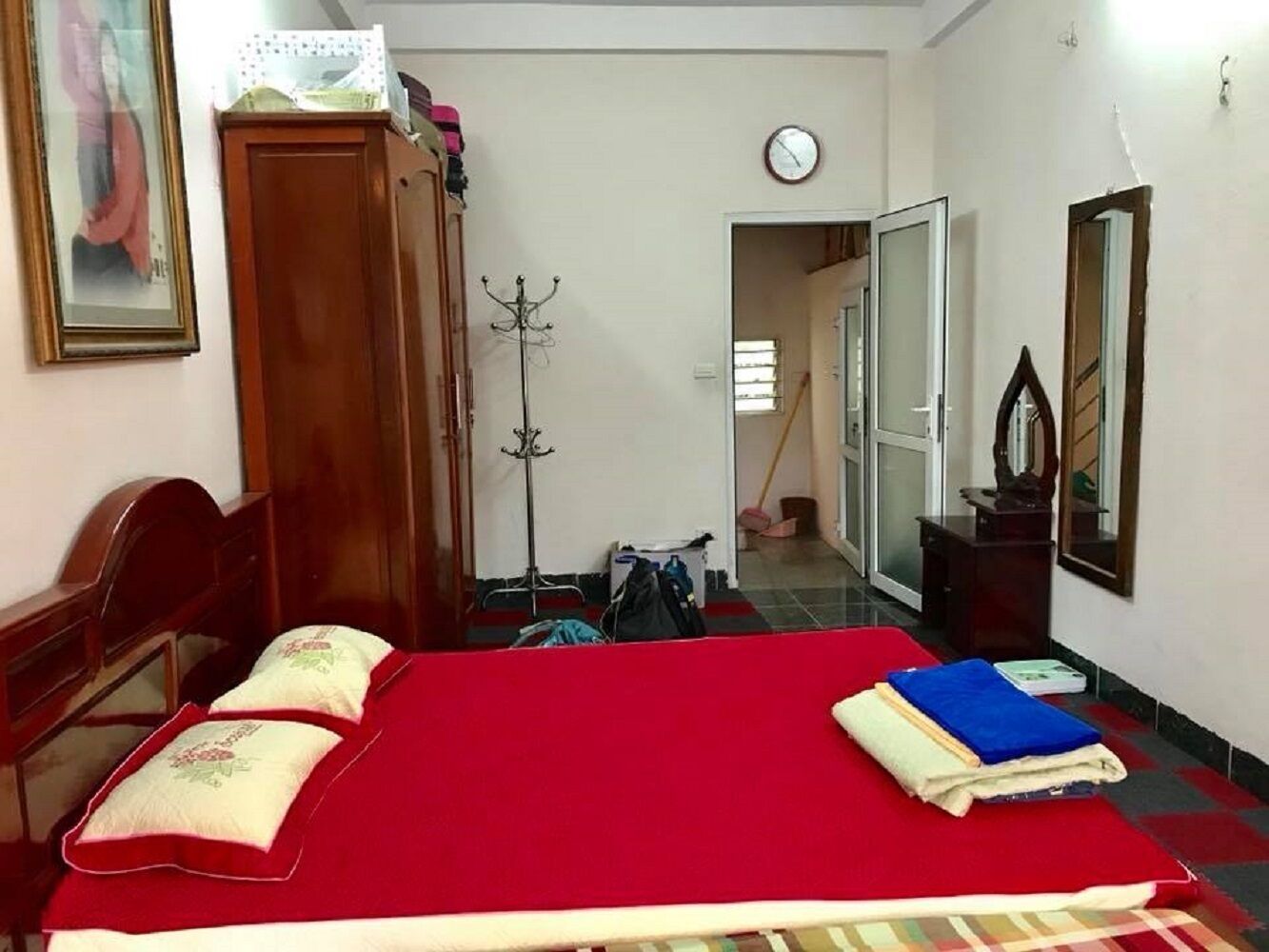 2 bedrooms, iron/ironing board, WiFi