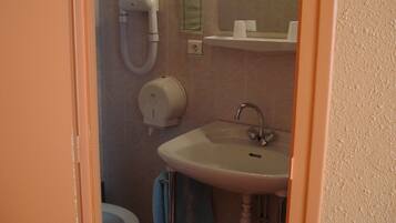 Habitación Confort | Lavabo en el baño