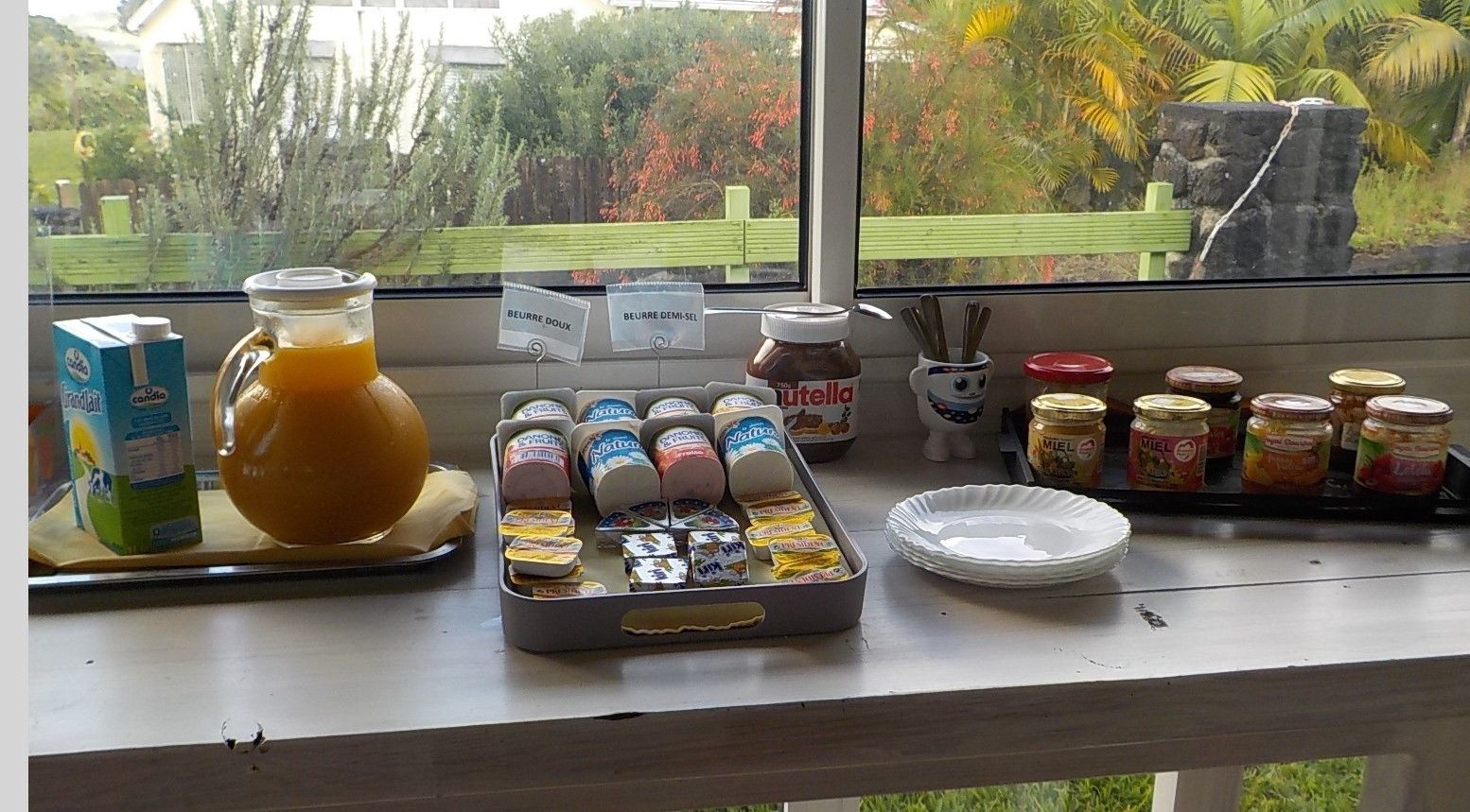 Daily buffet breakfast for a fee