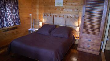 Blackout drapes, free cribs/infant beds, bed sheets