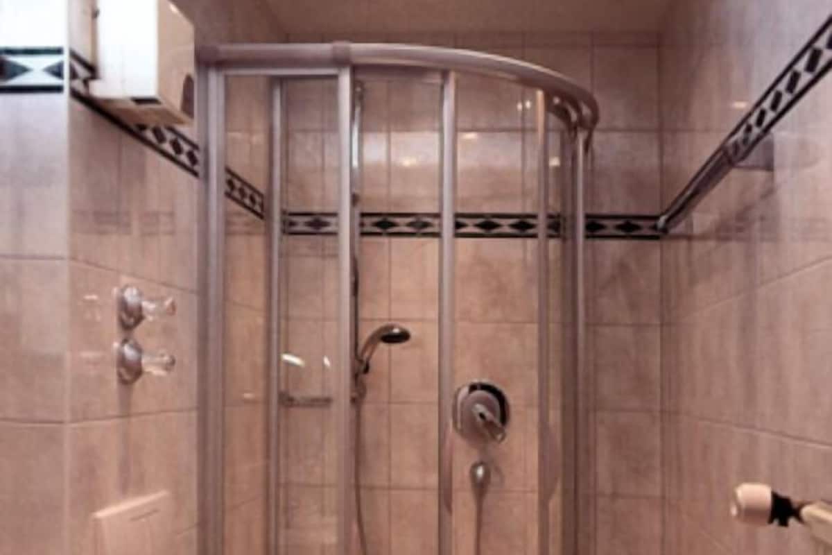 Shower, towels
