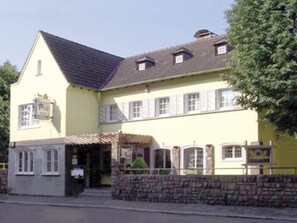 Front of property - Hotel Die Post in Bürgel GmbH (Offenbach am Main)