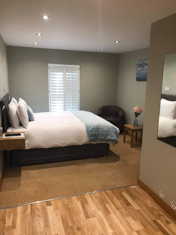 Chambre Double, salle de bains attenante