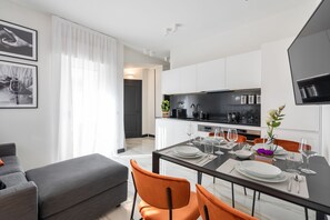 Luxury-Apartment, 1 Schlafzimmer | Eigene Küche | Kühlschrank, Ofen, Herdplatte, Kochgeschirr/Geschirr/Besteck