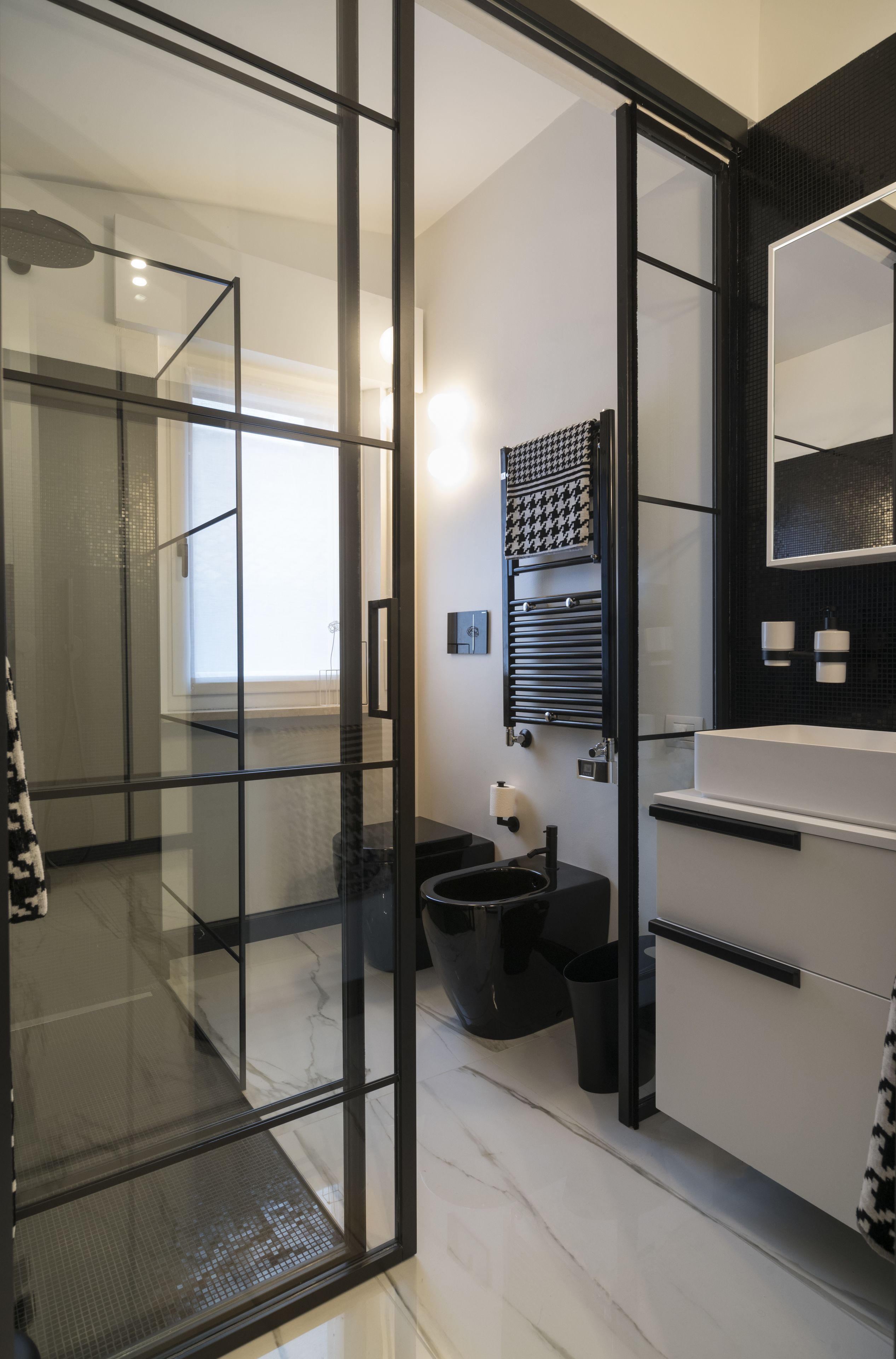 Luxury Apartment, 1 Bedroom | Bathroom | Shower, free toiletries, hair dryer, bidet
