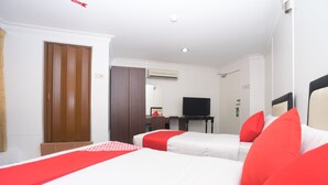 Deluxe Triple Room, Multiple Beds | Desk, free WiFi - OYO 757 MGU Firdaus Hotel (Kota Bharu)