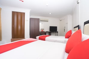 Deluxe Triple Room, Multiple Beds | Desk, free WiFi, wheelchair access - OYO 757 MGU Firdaus Hotel (Kota Bharu)