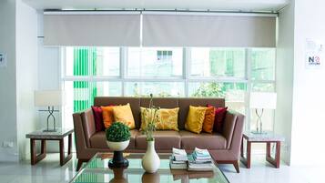 Coin salon dans le hall