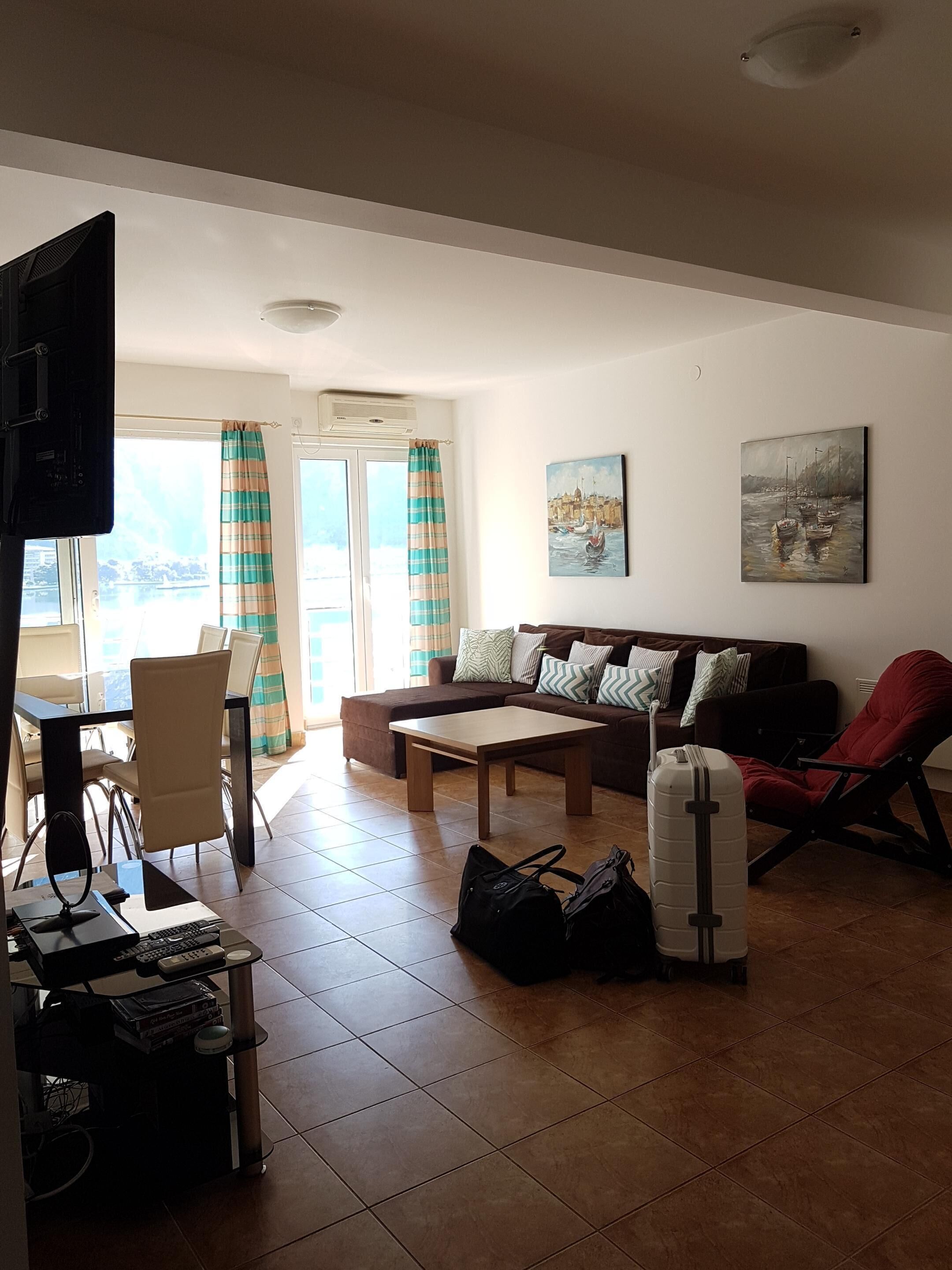 Ventilado Y Espacioso Apartamento Con Magníficas Vistas Al Mar - Kotor