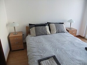 2 bedrooms, iron/ironing board, travel cot, free WiFi