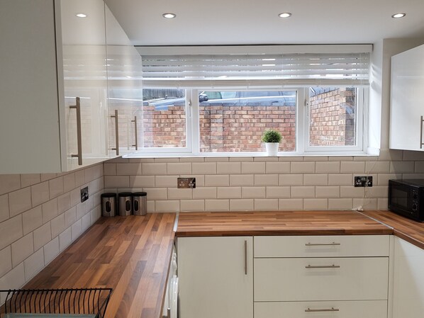 Departamento Deluxe, varias camas, para no fumadores | Cocina privada | Refrigerador, microondas, horno y parrilla de estufa 