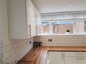 Departamento Deluxe, varias camas, para no fumadores | Cocina privada | Refrigerador, microondas, horno y parrilla de estufa 