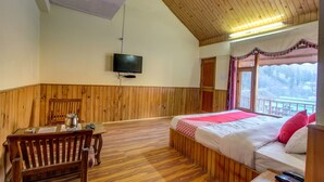 Habitación clásica, 1 cama de matrimonio grande, fumadores, vistas al valle | Sala de estar