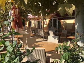 Terrace/patio - Hôtel Restaurant Le Commerce (Nogaro)