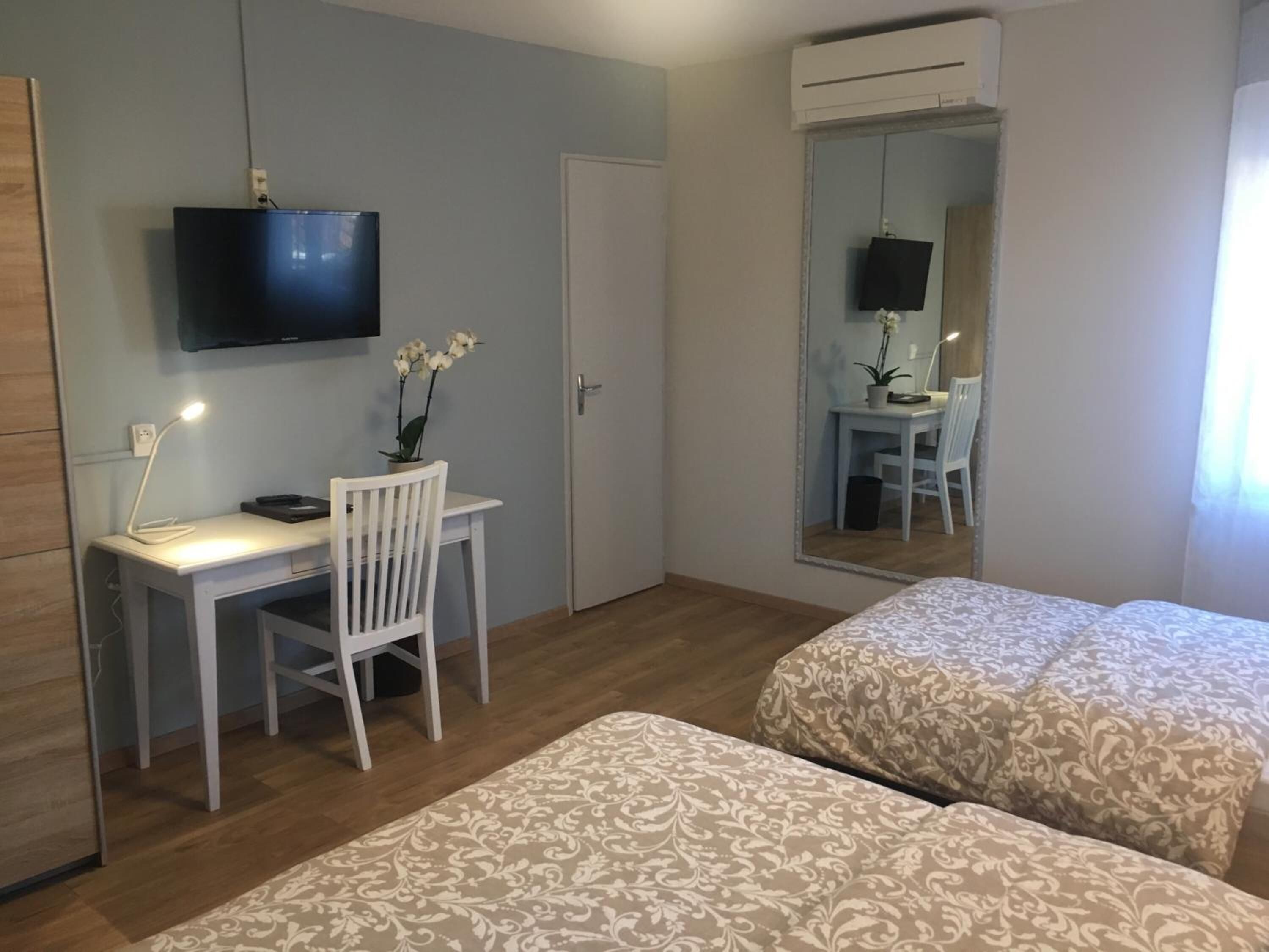 free wifi, bed sheets