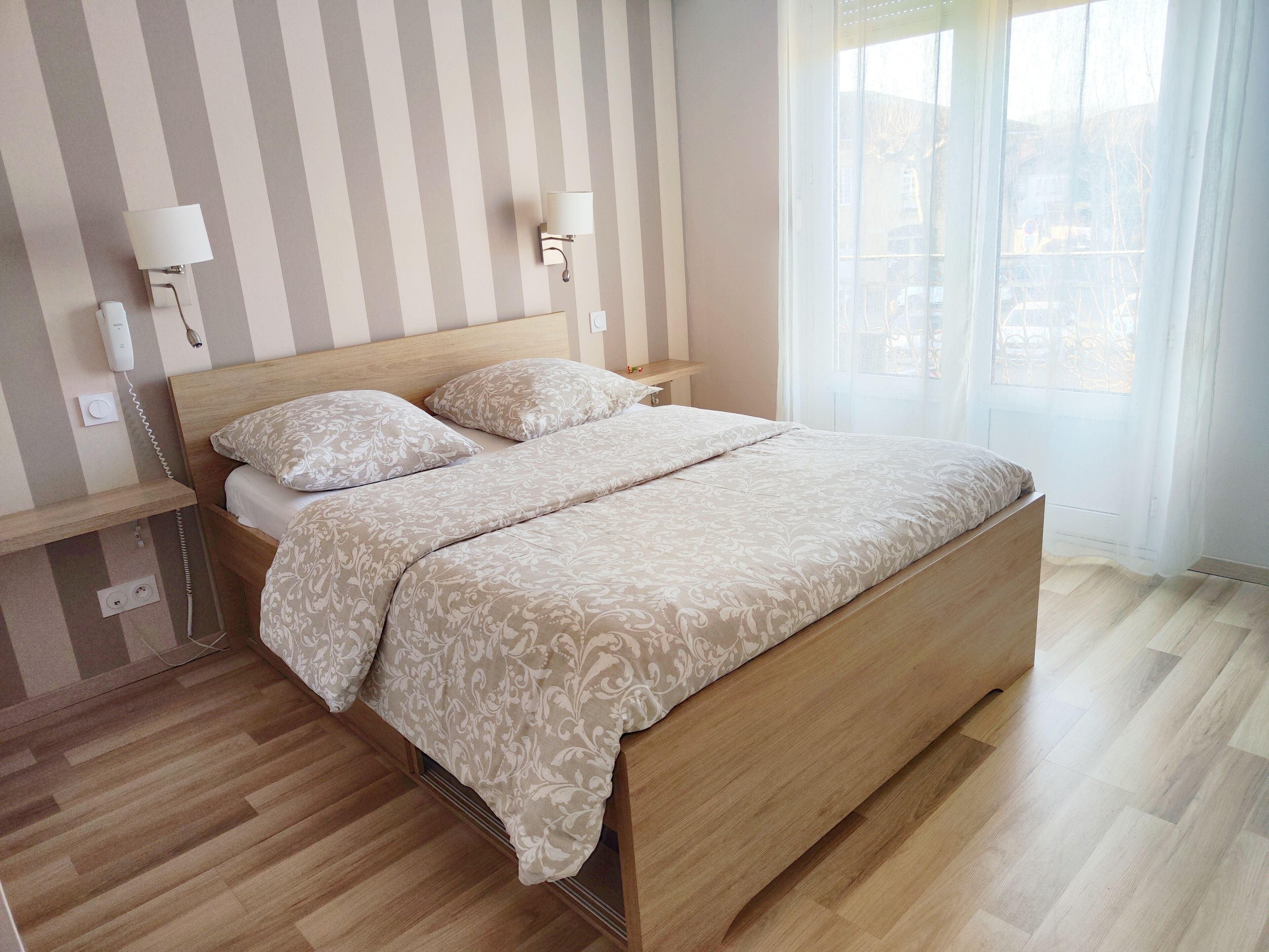 family room | free wifi, bed sheets