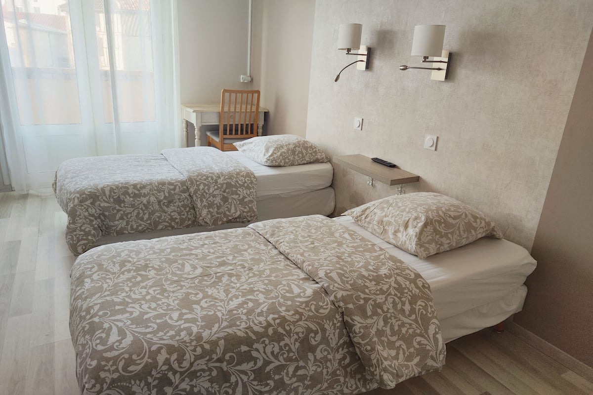 twin room | free wifi, bed sheets