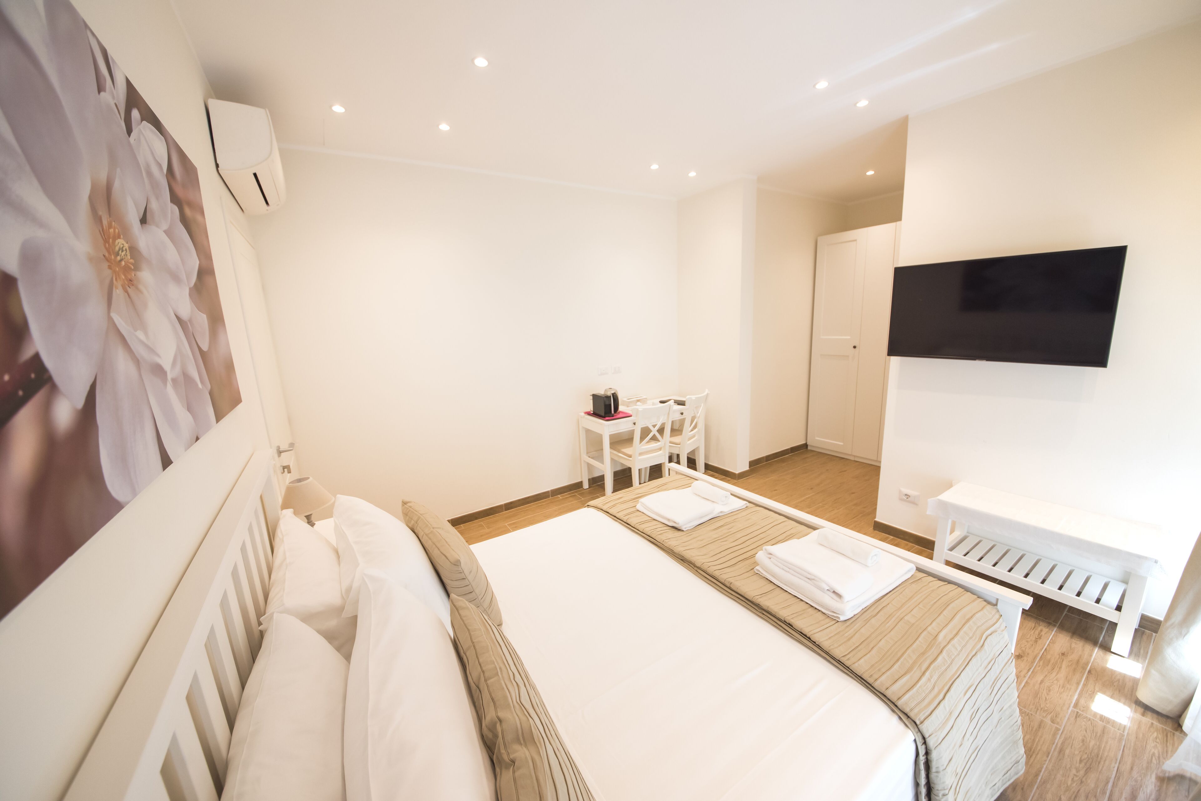 Deluxe Double Room | Premium bedding, down comforters, memory foam beds, in-room safe